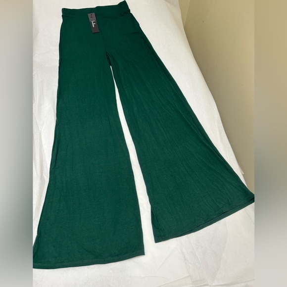 NWT: Wide leg Lulu’s green trousers ✨ - Picture 1 of 7
